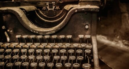 Vintage_Typewriter_rusty-789x403